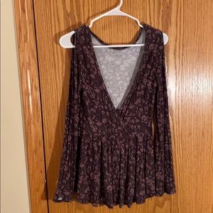 American Eagle Cut Out V neck